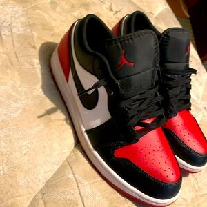 10.5size men’s Jordan 1 low